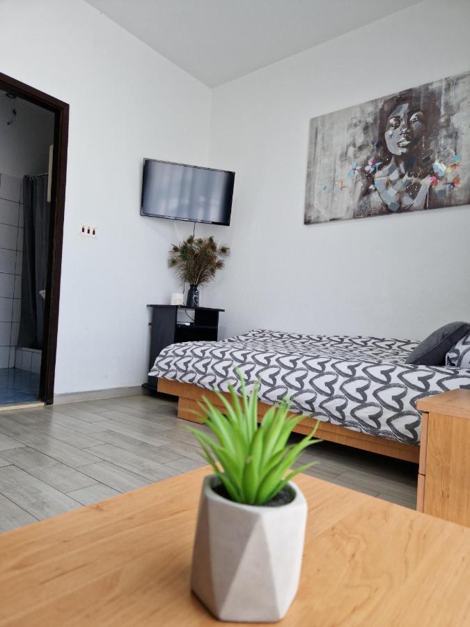 קנין Motel "Tri Lovca" מראה חיצוני תמונה